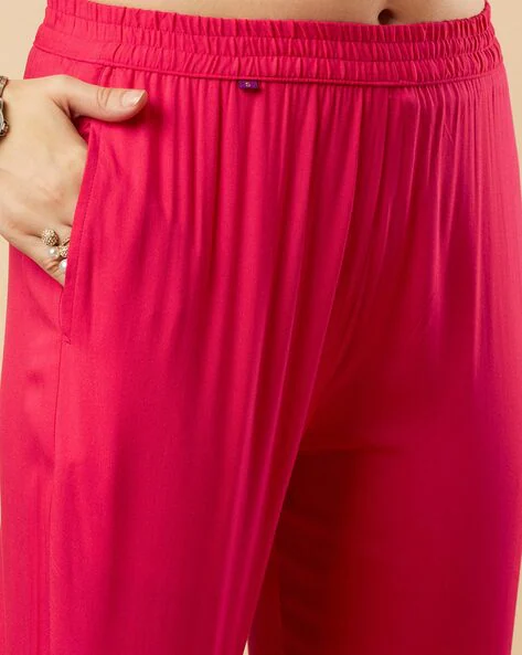 -473Wx593H-700786790-pink-MODEL7