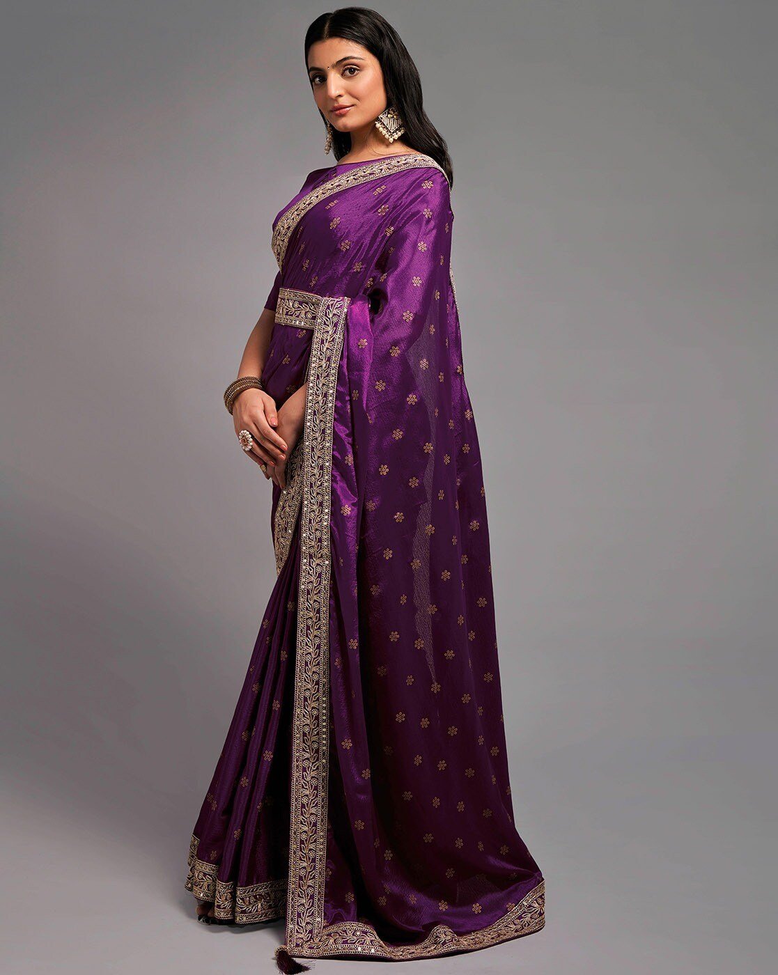 -1117Wx1400H-466348120-wine-MODEL2