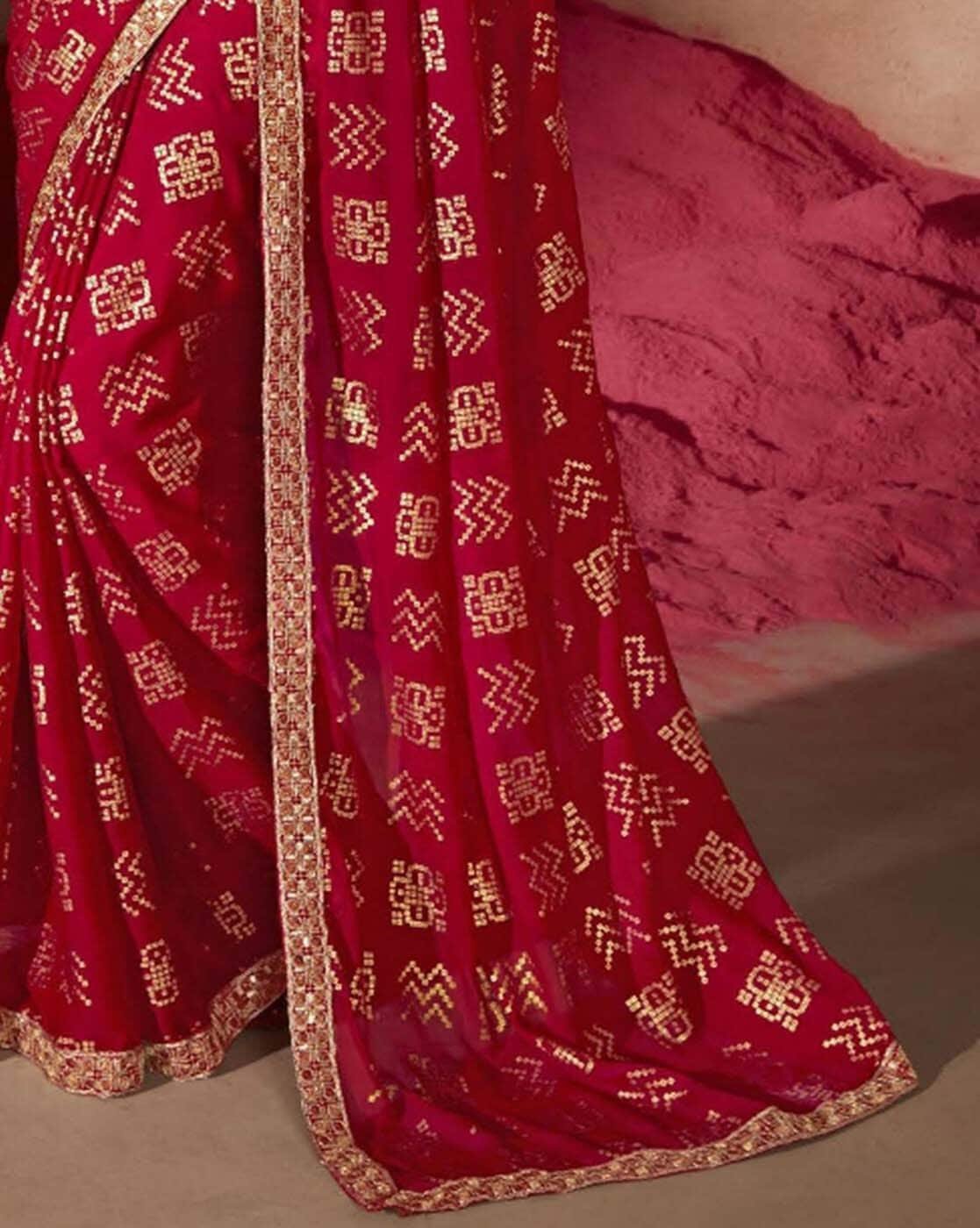 -1117Wx1400H-466690998-red-MODEL4