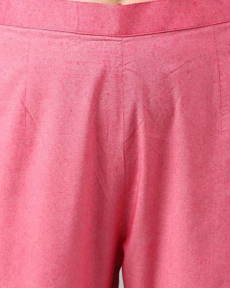 -473Wx593H-701374045-pink-MODEL8