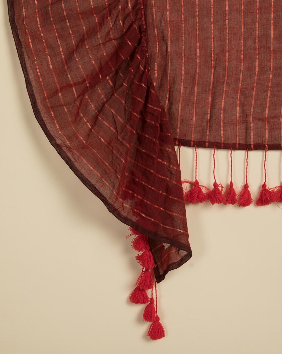 -1117Wx1400H-464713240-maroon-MODEL6