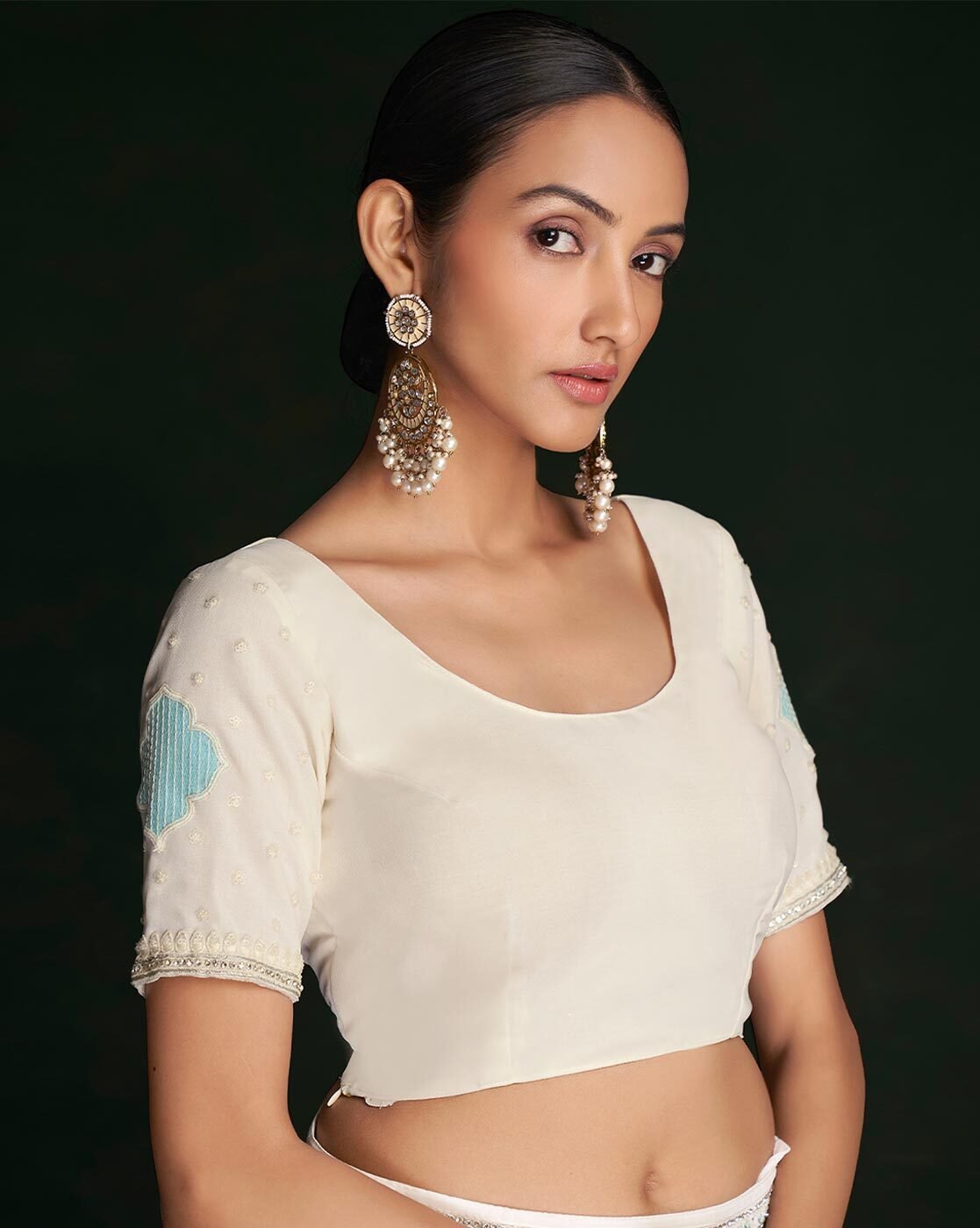 -1117Wx1400H-466162116-white-MODEL5