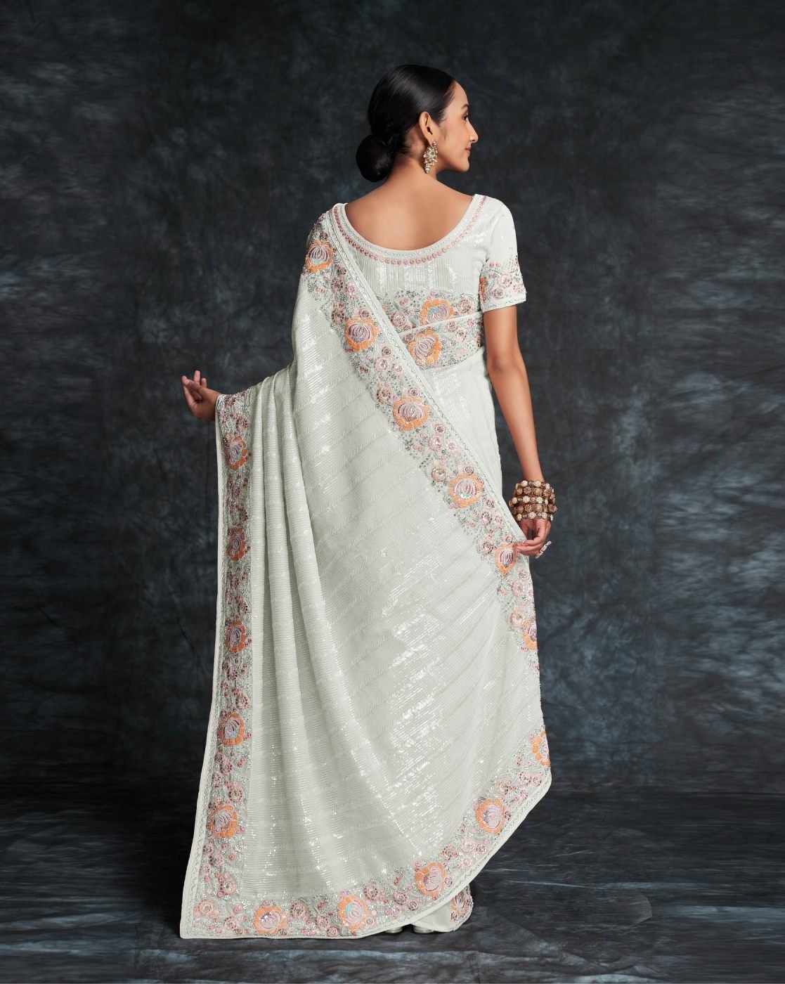 -1117Wx1400H-466321854-white-MODEL4