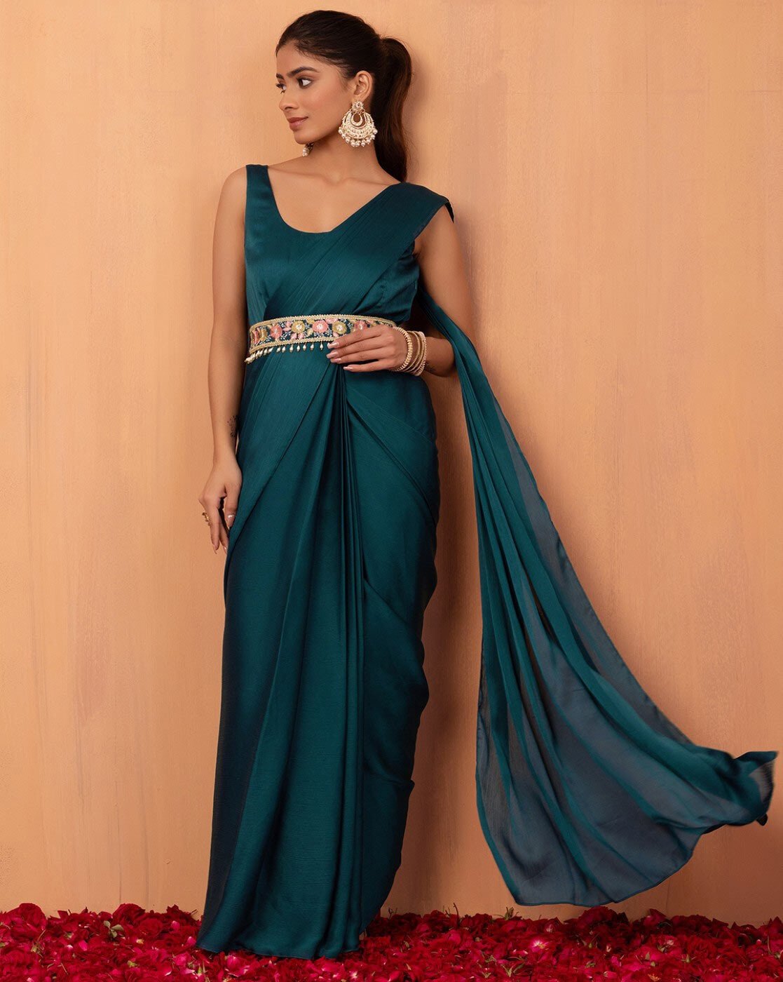 -1117Wx1400H-466495959-blue-MODEL