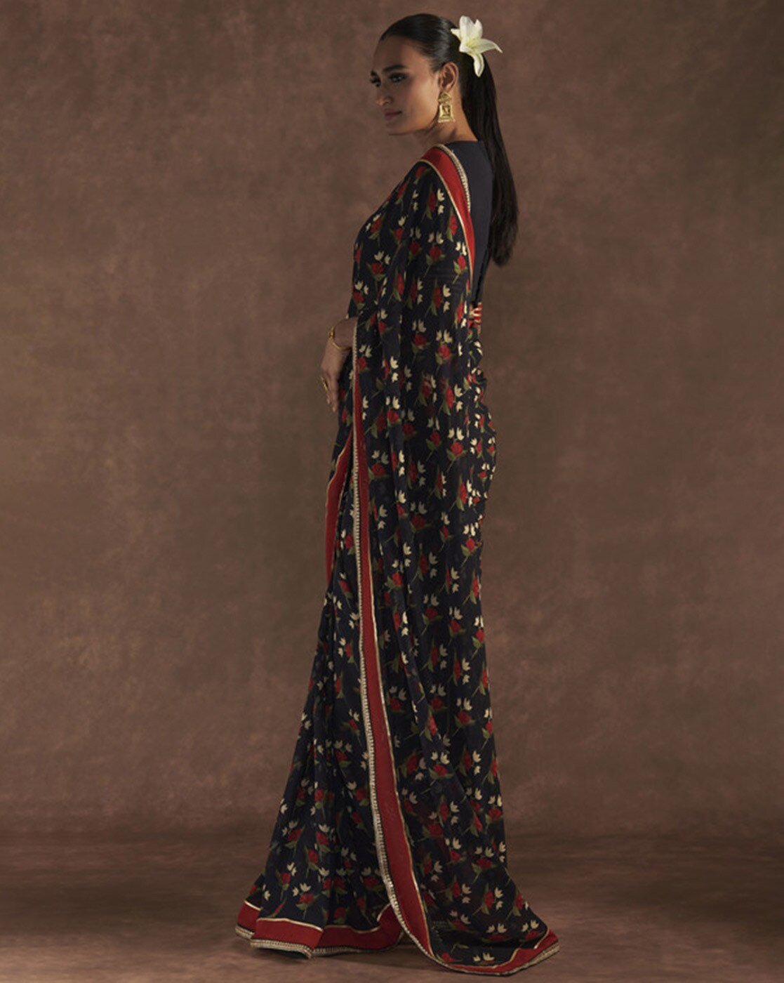 -1117Wx1400H-466514787-black-MODEL3