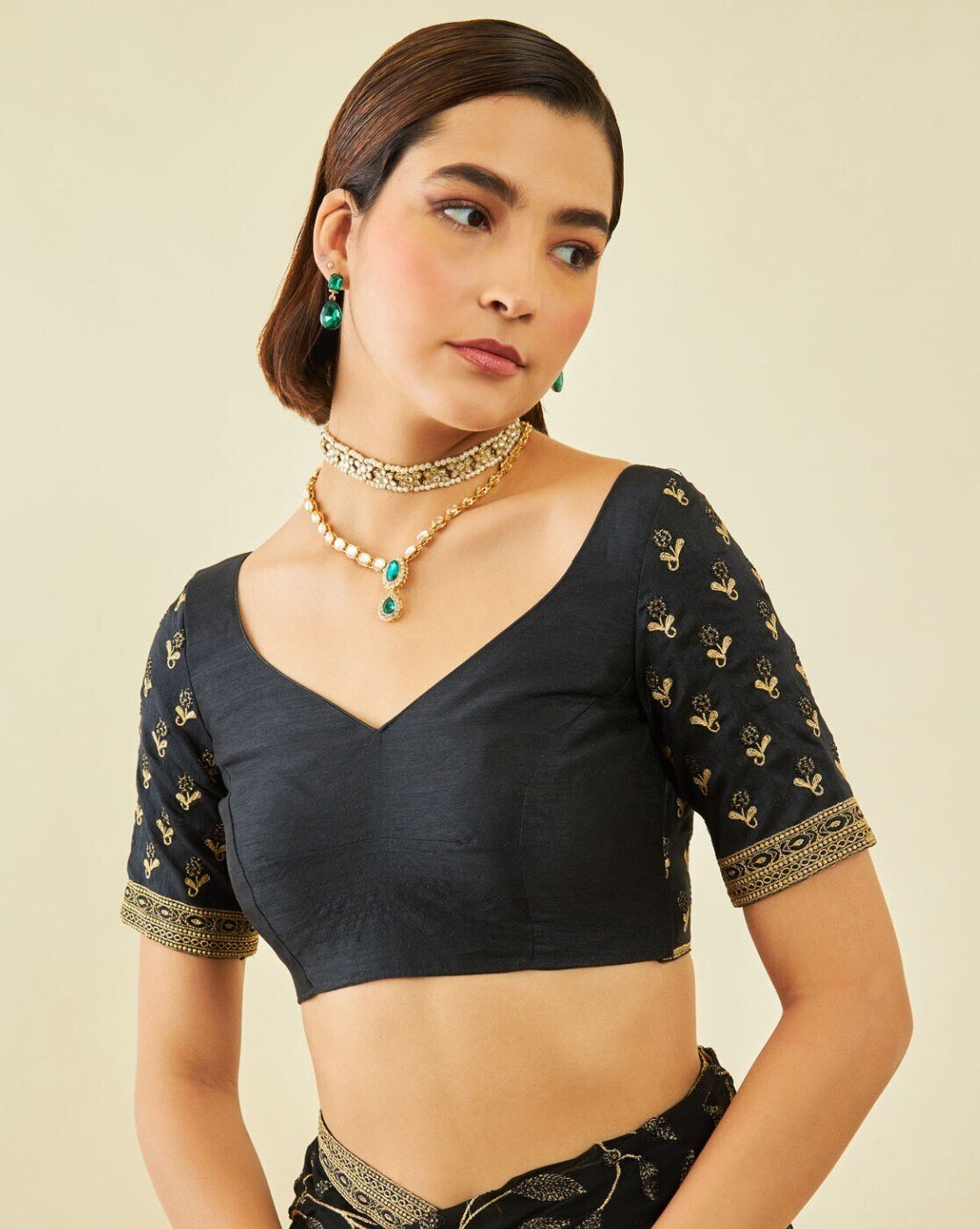 -1117Wx1400H-466647581-black-MODEL5