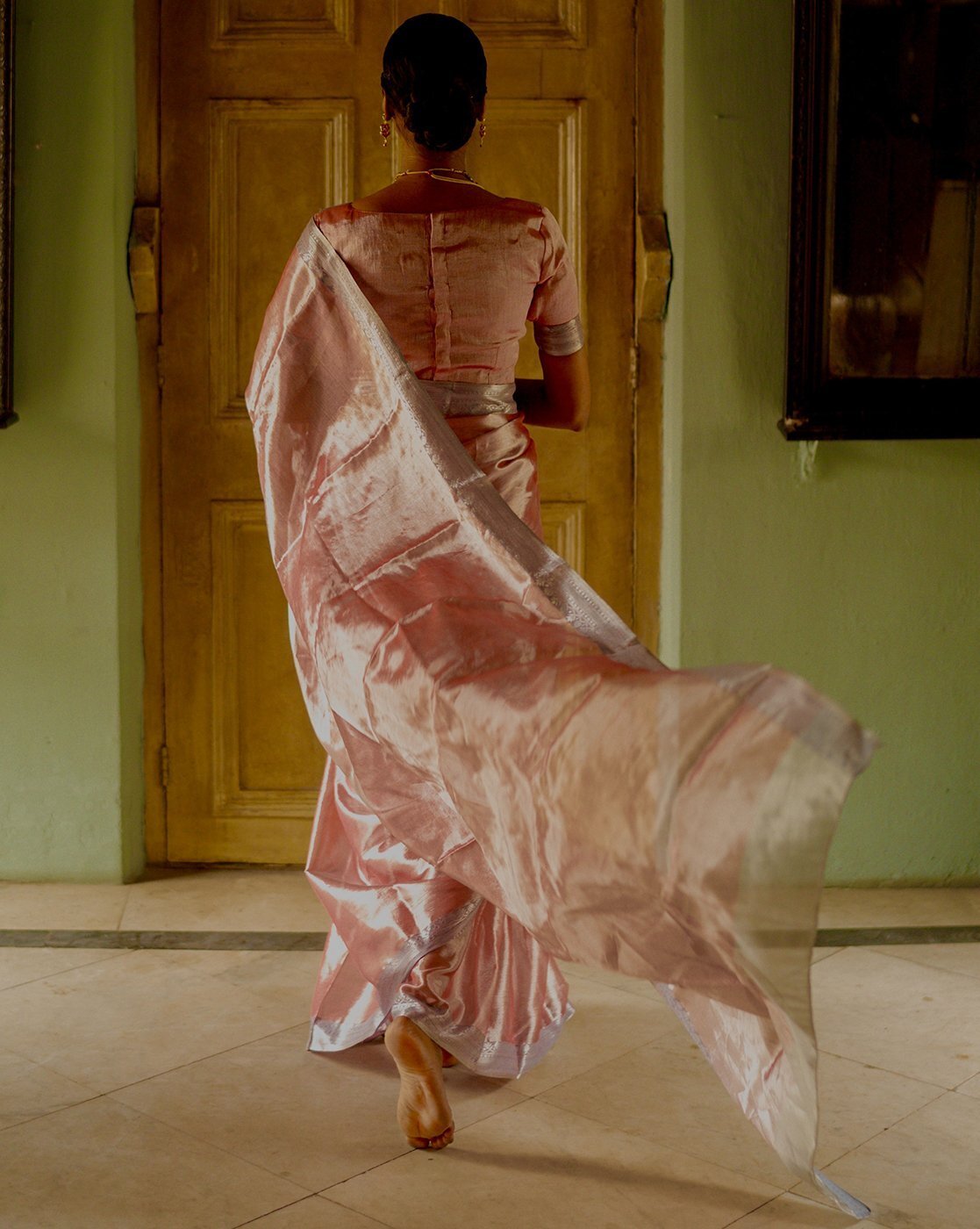 -1117Wx1400H-466725677-coffee-MODEL4