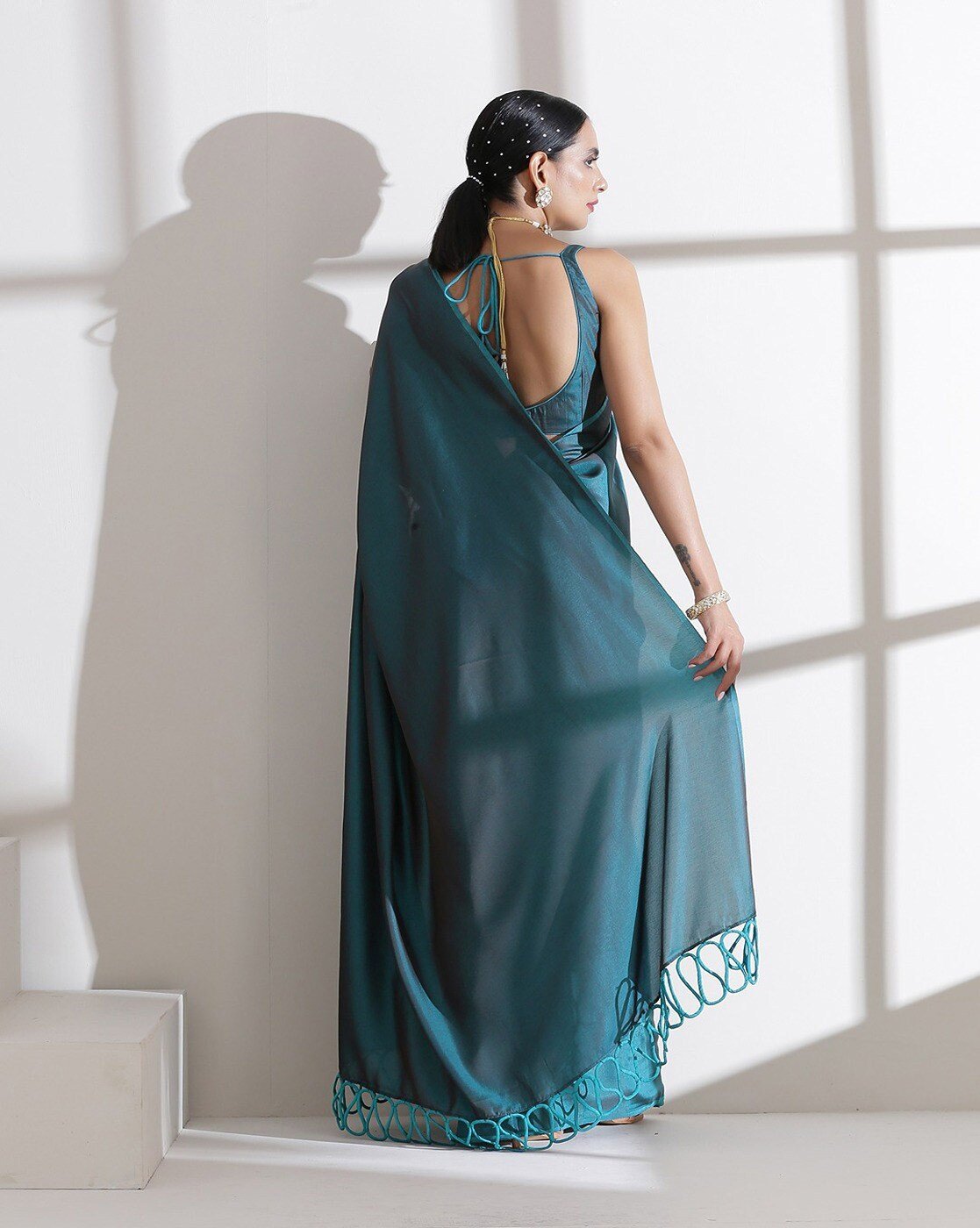 -1117Wx1400H-467082944-grey-MODEL2