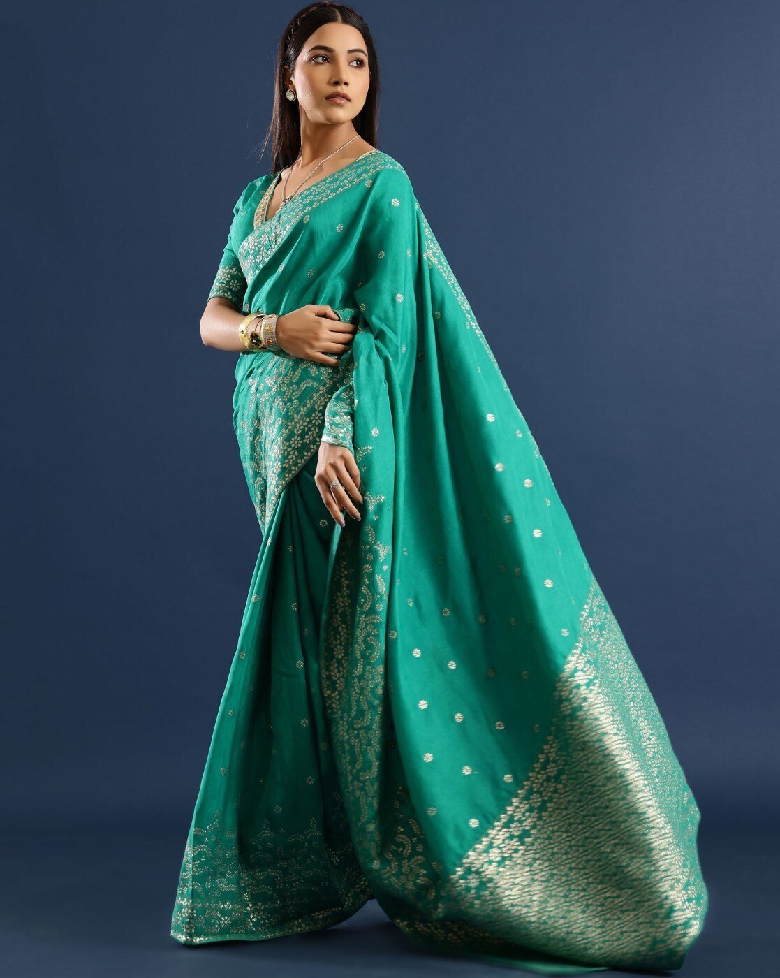 -1117Wx1400H-467119624-green-MODEL2