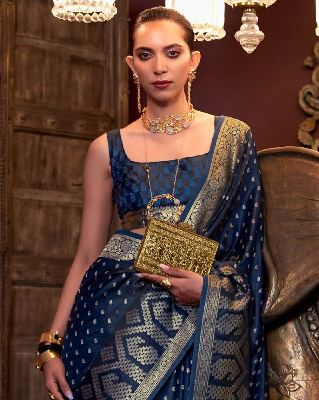 -1117Wx1400H-467335291-navy-MODEL3