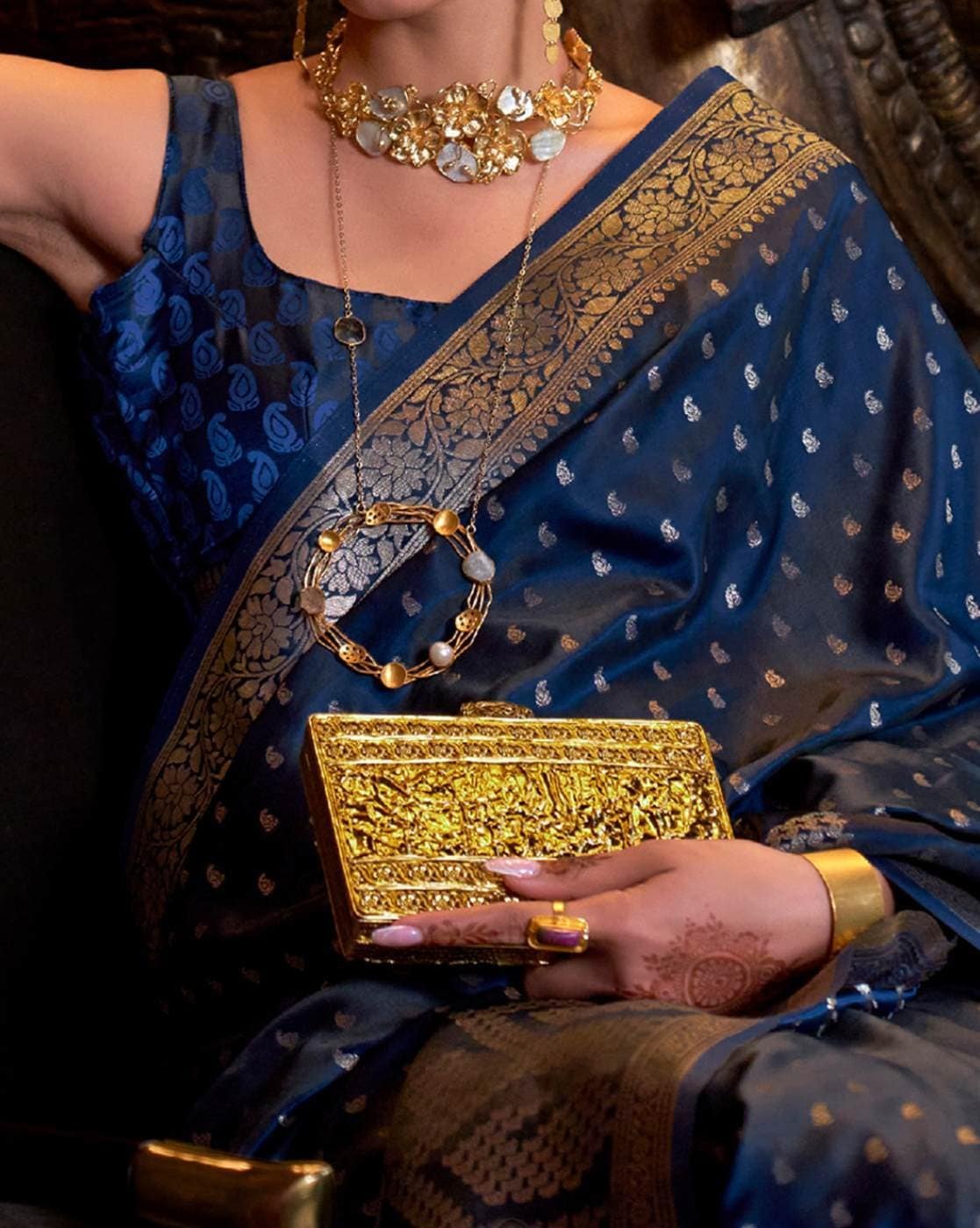 -1117Wx1400H-467335291-navy-MODEL4