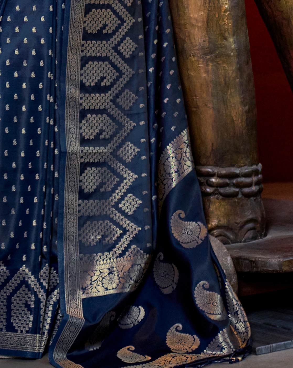 -1117Wx1400H-467335291-navy-MODEL5