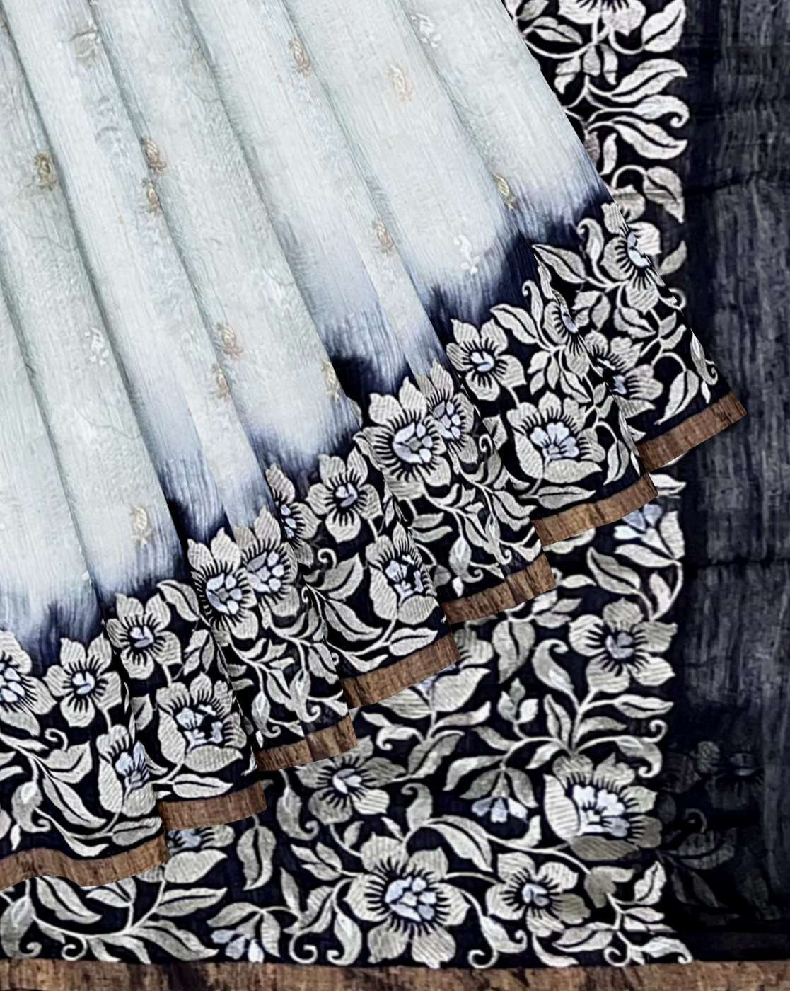 -1117Wx1400H-700071073-white-MODEL4