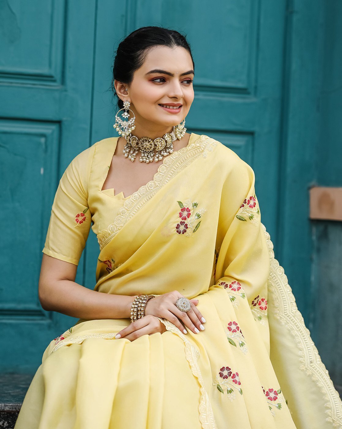 -1117Wx1400H-700154826-yellow-MODEL3