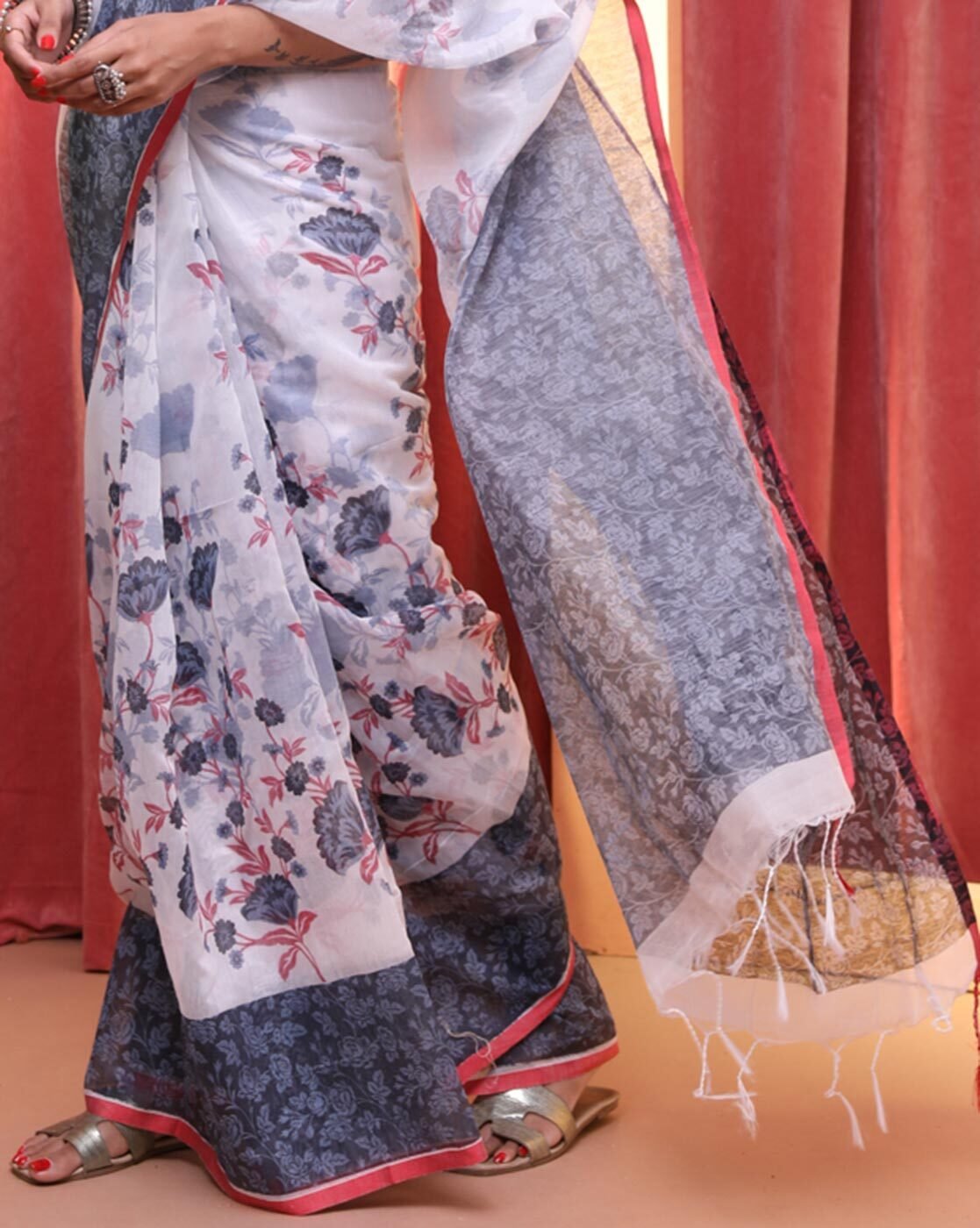 -1117Wx1400H-700205767-black-MODEL2