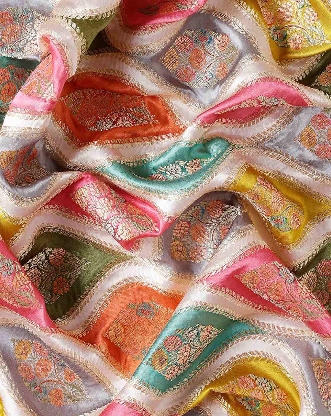 -1117Wx1400H-700291195-cream-MODEL7