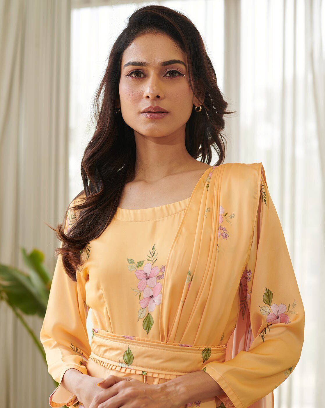 -1117Wx1400H-700744935-yellow-MODEL7