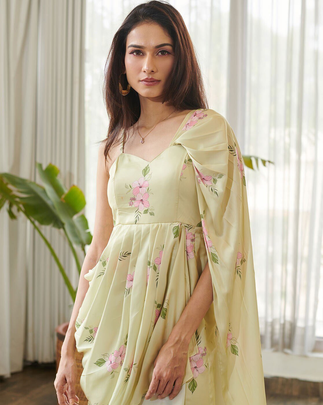 -1117Wx1400H-700744939-green-MODEL5