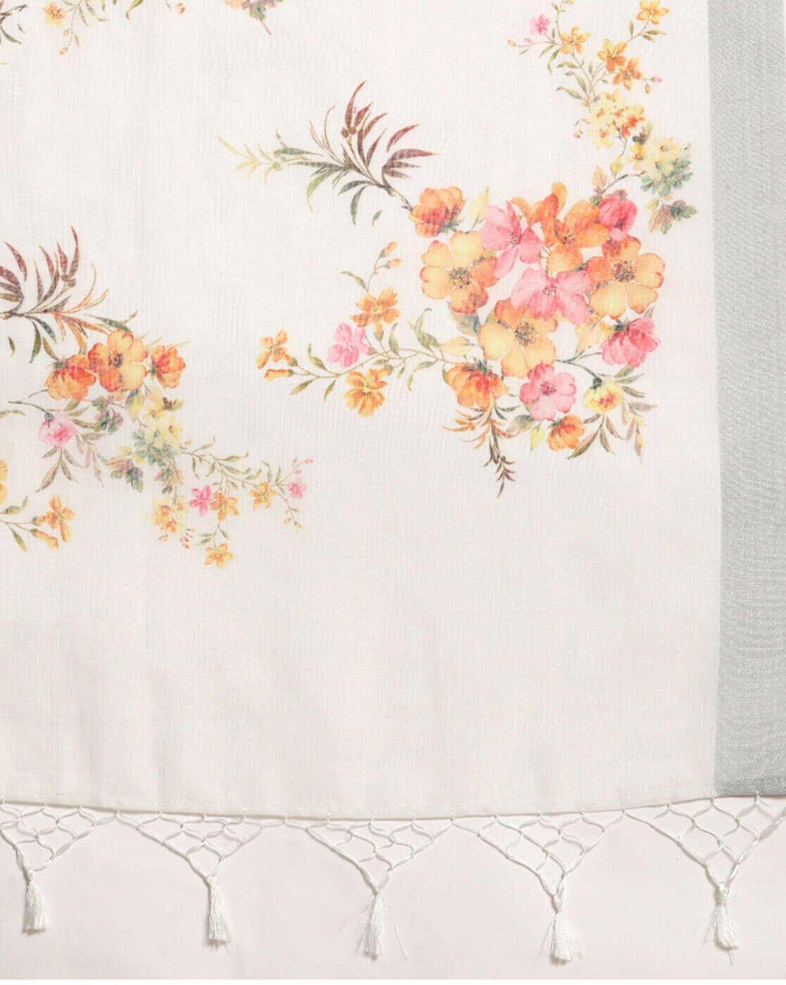 -1117Wx1400H-700764776-white-MODEL5