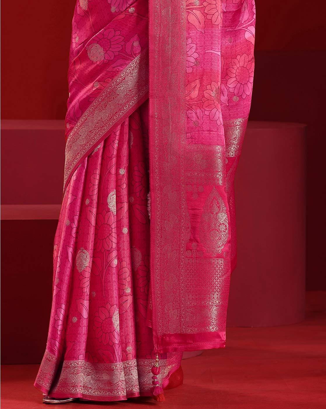 -1117Wx1400H-700864411-red-MODEL7