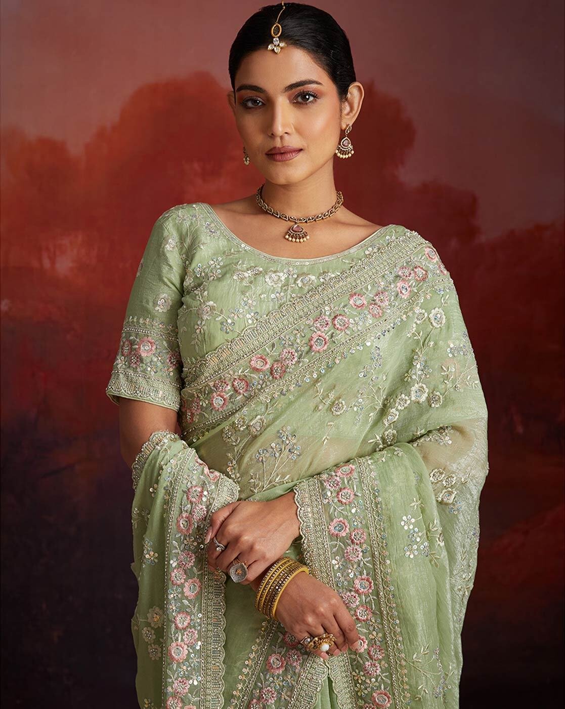 -1117Wx1400H-700990696-green-MODEL5