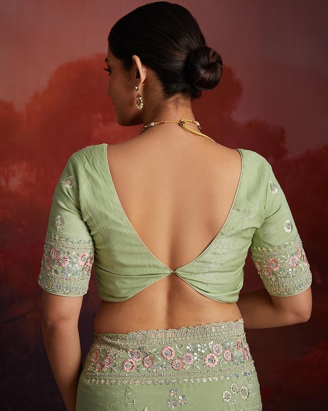 -1117Wx1400H-700990696-green-MODEL7