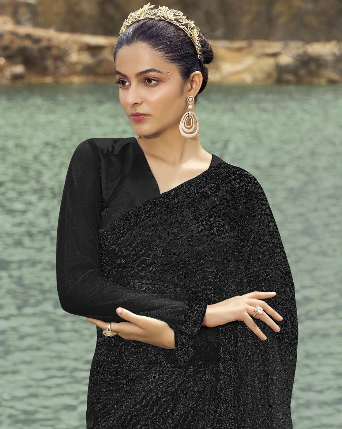 -1117Wx1400H-701178239-black-MODEL3