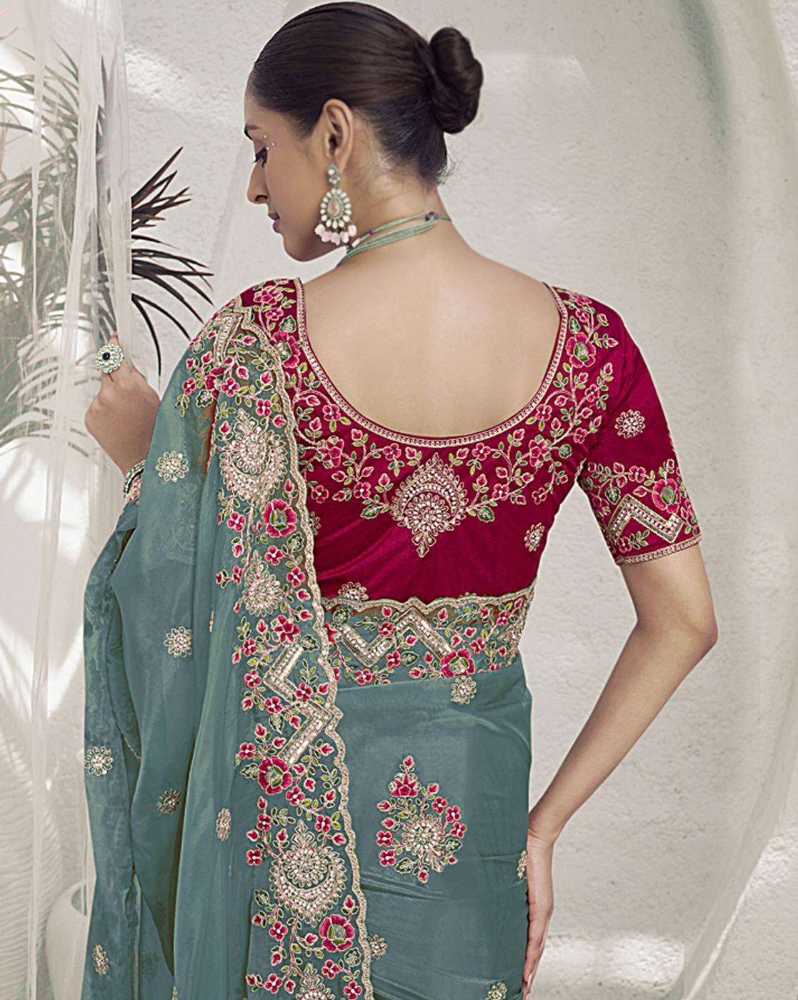 -1117Wx1400H-701178853-blue-MODEL3