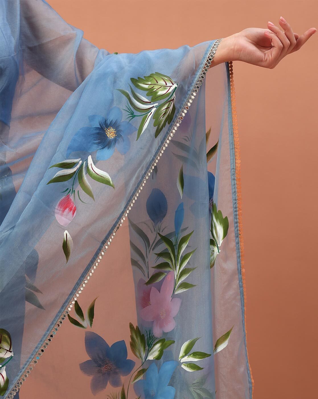 -1117Wx1400H-701202718-blue-MODEL7