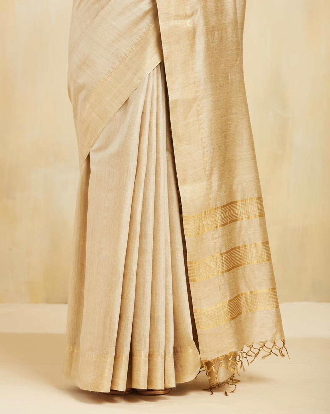 -1117Wx1400H-701239875-beige-MODEL5