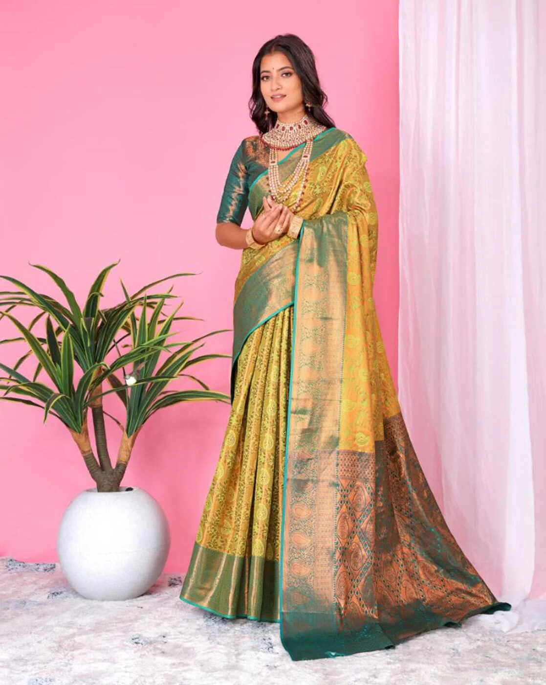 -1117Wx1400H-701358555-yellow-MODEL