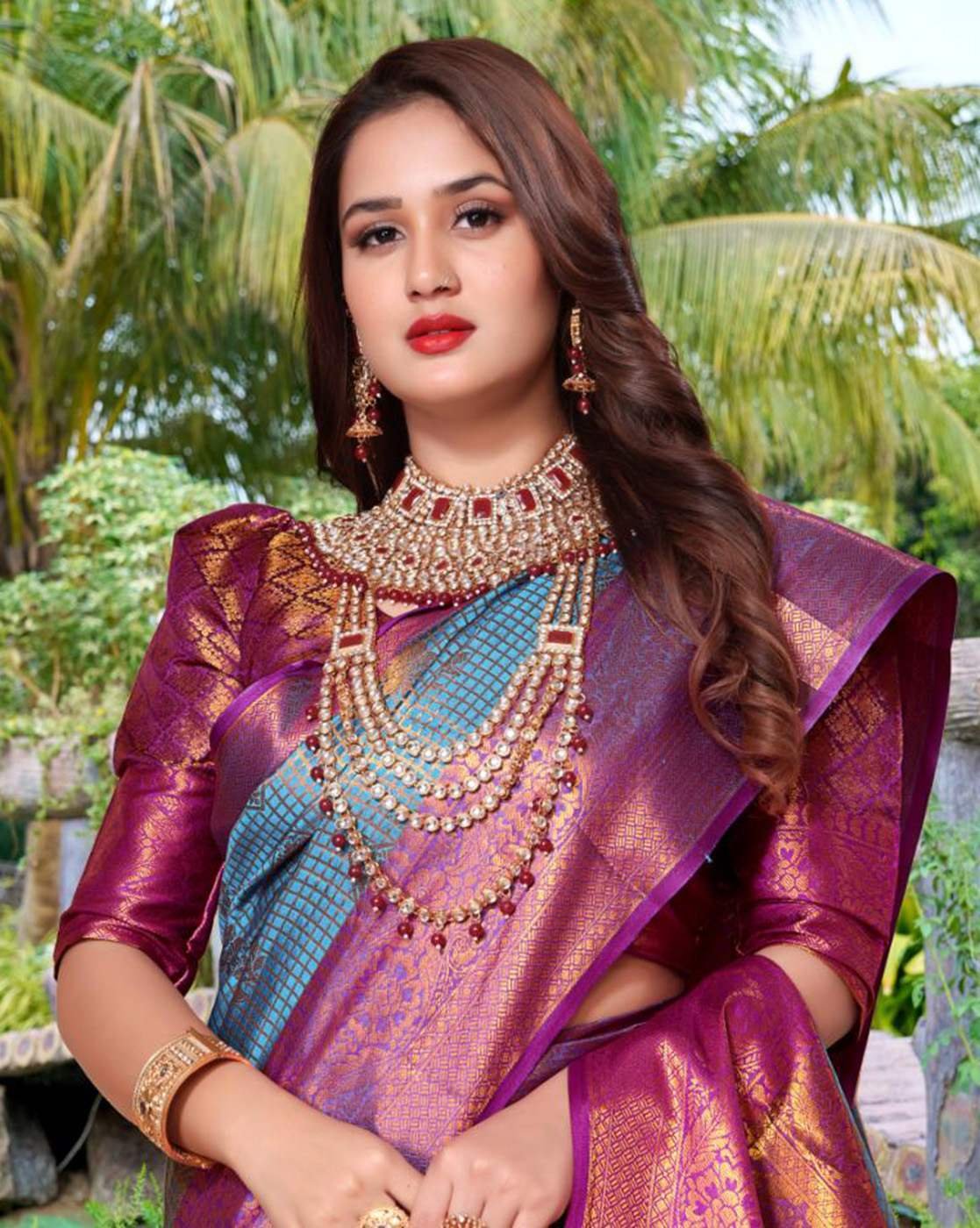 -1117Wx1400H-701360628-aqua-MODEL4