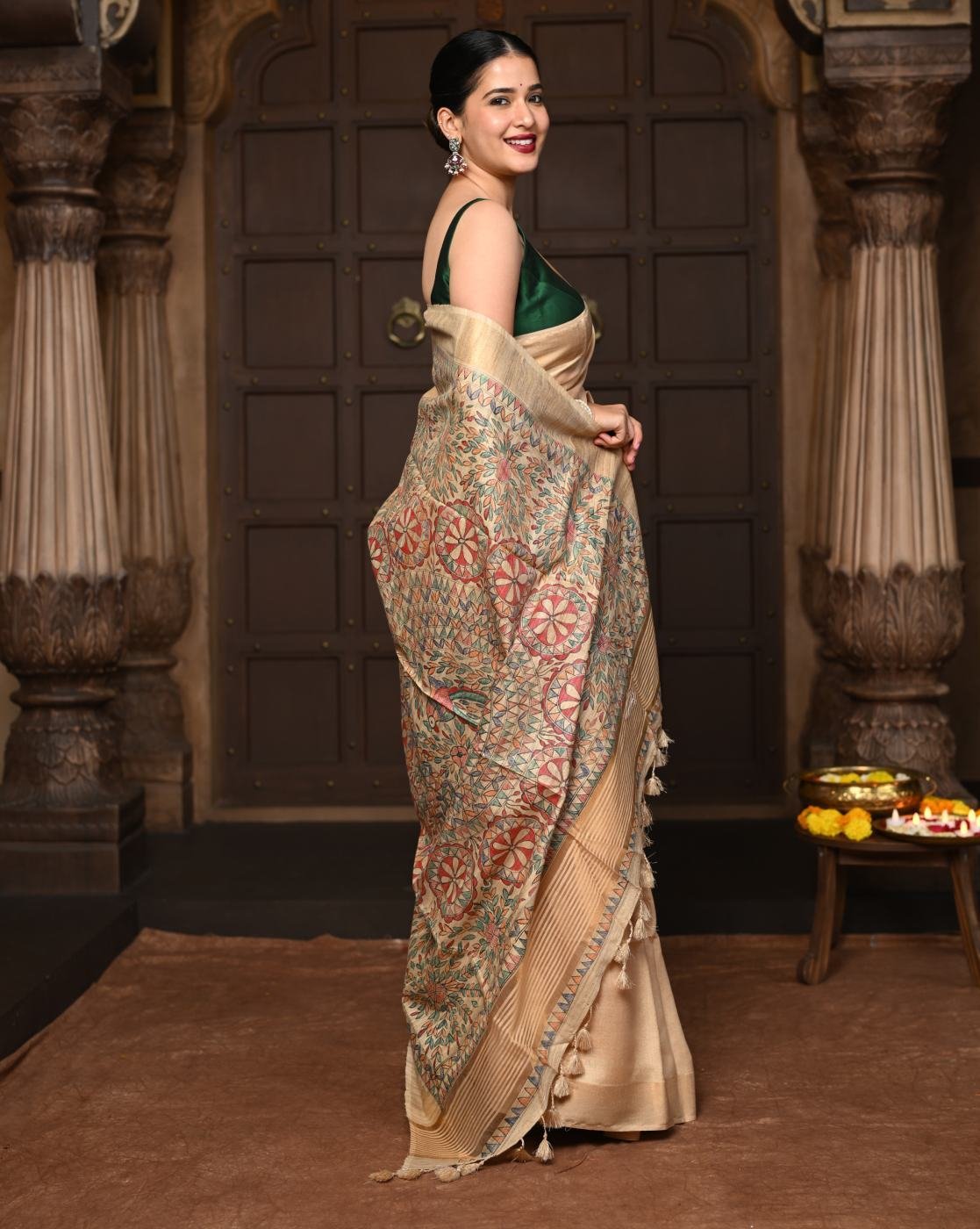 -1117Wx1400H-701458674-cream-MODEL3