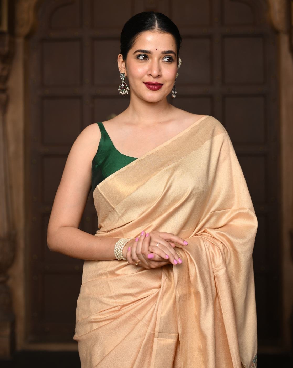 -1117Wx1400H-701458674-cream-MODEL4