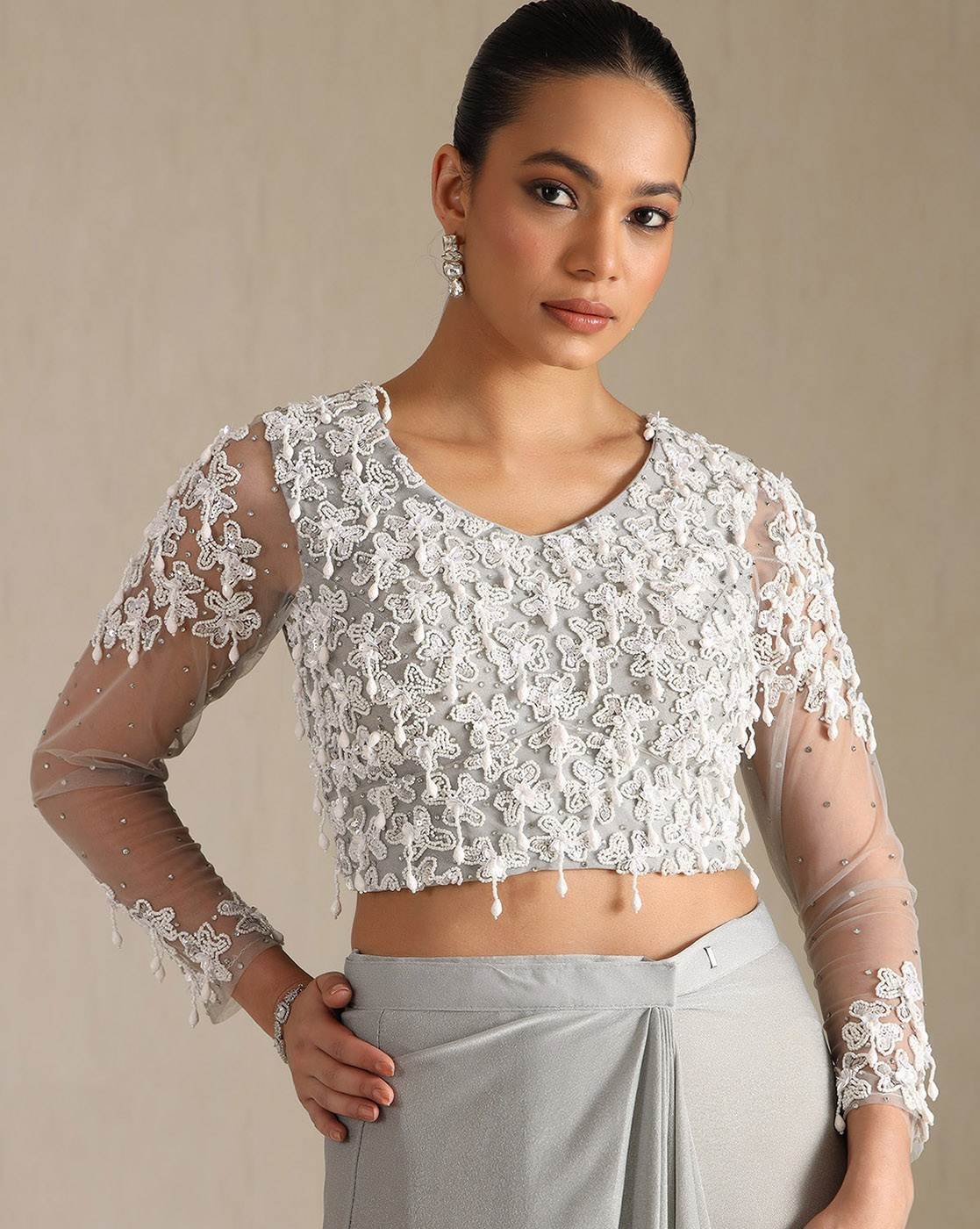 -1117Wx1400H-701481583-grey-MODEL5