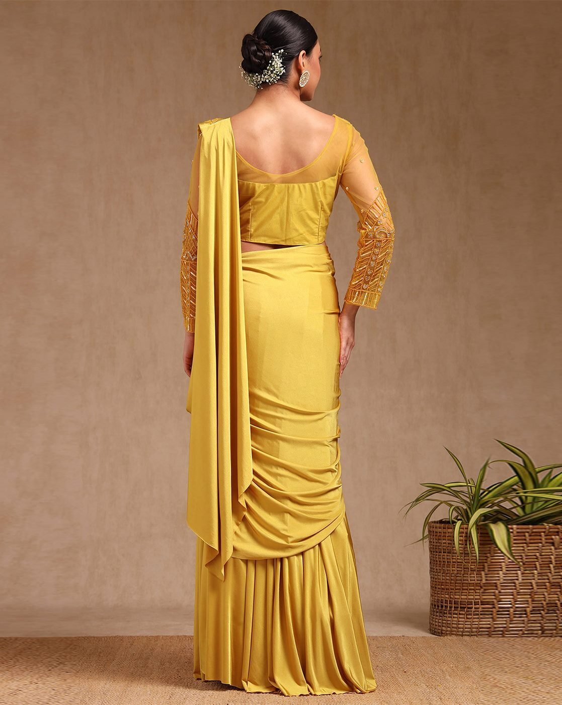 -1117Wx1400H-701481602-yellow-MODEL3